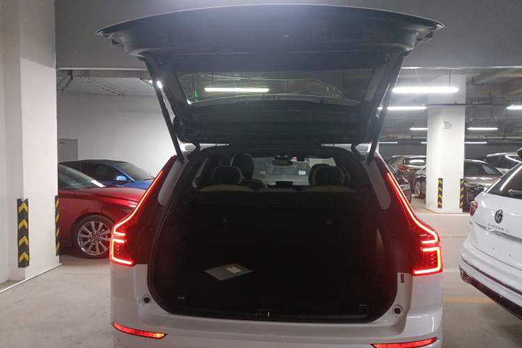 Used Volvo XC60 2026 B5 4x4 Smart Luxury Edition Trunk