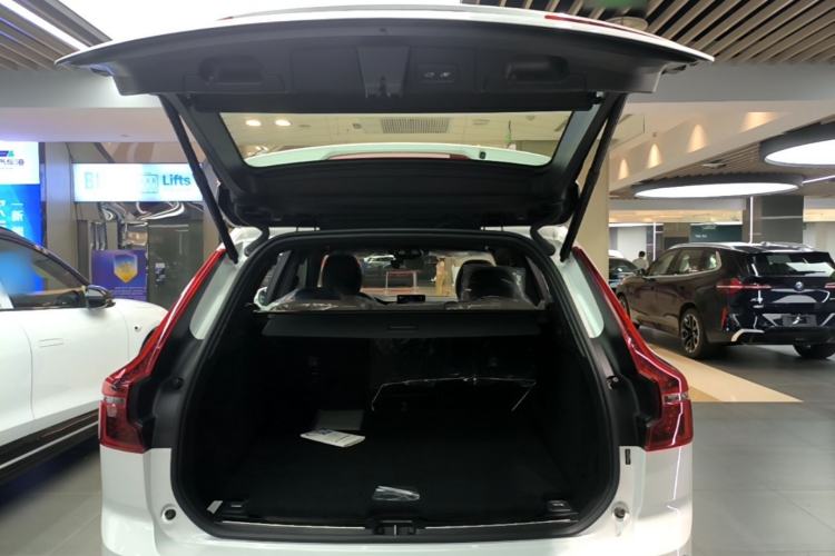 Used Volvo XC60 2026 B5 4x4 Smart Luxury Edition Trunk