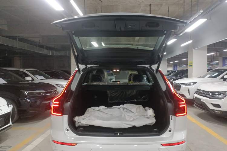 Used Volvo XC60 2026 B5 4x4 Smart Luxury Edition Trunk