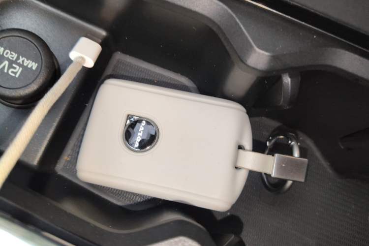 Used Volvo XC60 2026 B5 4x4 Smart Luxury Edition Vehicle Key