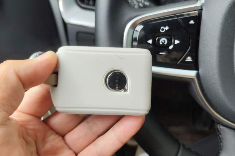 Used Volvo XC60 2026 B5 4x4 Smart Luxury Edition Vehicle Key