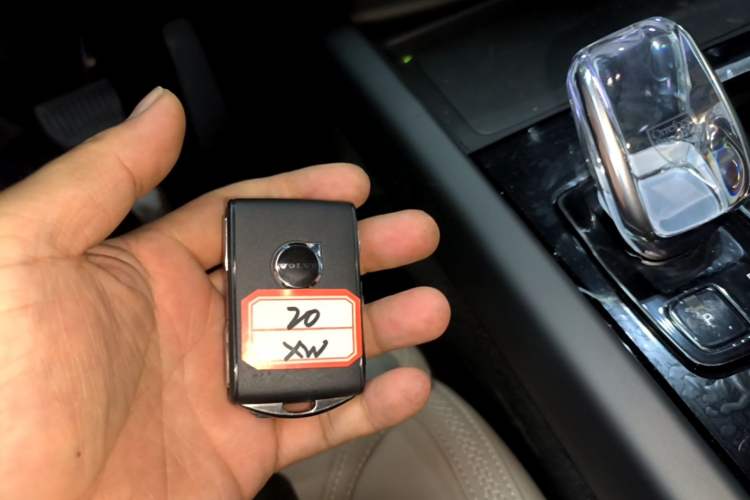 Used Volvo XC60 2026 B5 4x4 Smart Luxury Edition Vehicle Key