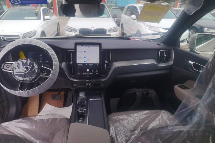 Used Volvo XC60 2026 B5 4x4 Smart Luxury Edition Audio And AC Panel