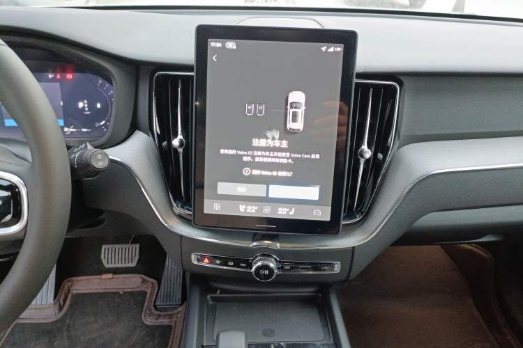 Used Volvo XC60 2026 B5 4x4 Smart Luxury Edition Audio And AC Panel
