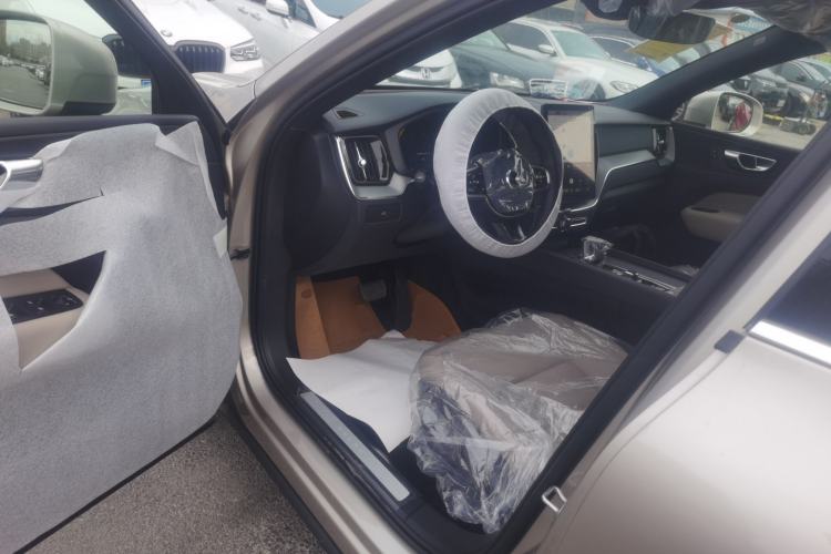 Used Volvo XC60 2026 B5 4x4 Smart Luxury Edition Driver Seat