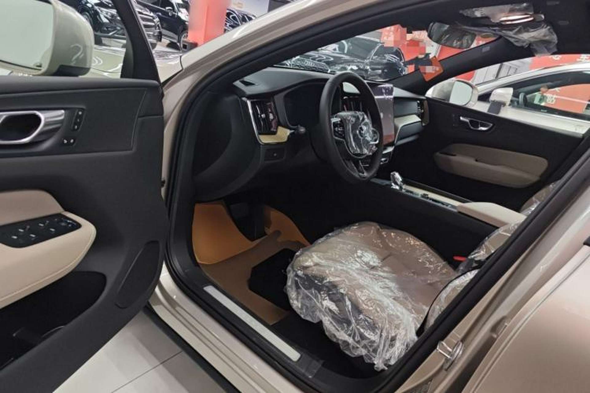 Used Volvo XC60 2026 B5 4x4 Smart Luxury Edition Driver Seat