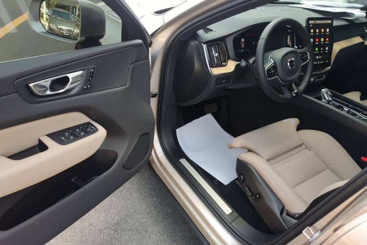 Used Volvo XC60 2026 B5 4x4 Smart Luxury Edition Driver Seat