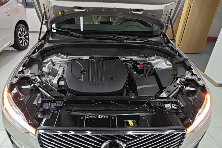 Used Volvo XC60 2026 B5 4x4 Smart Luxury Edition Engine Bay