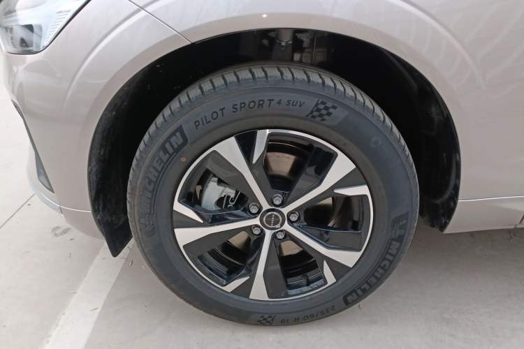 Used Volvo XC60 2026 B5 4x4 Smart Luxury Edition Exterior 4
