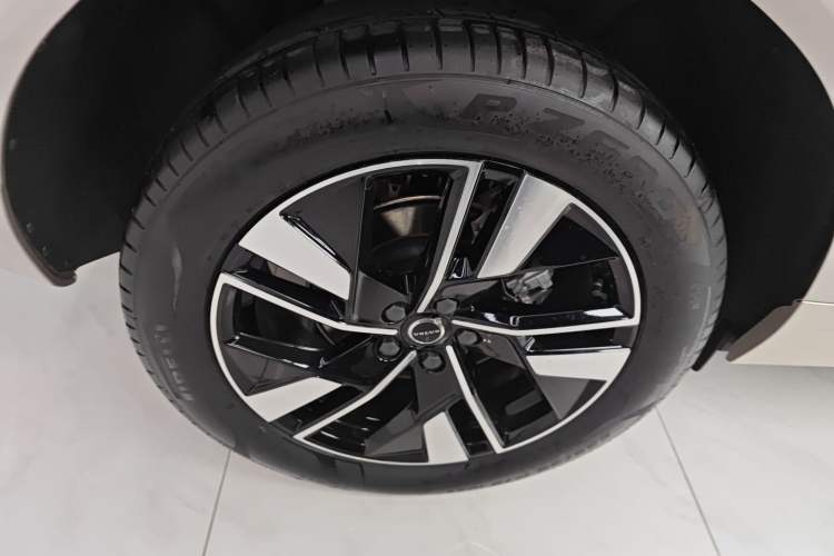 Used Volvo XC60 2026 B5 4x4 Smart Luxury Edition Exterior 5