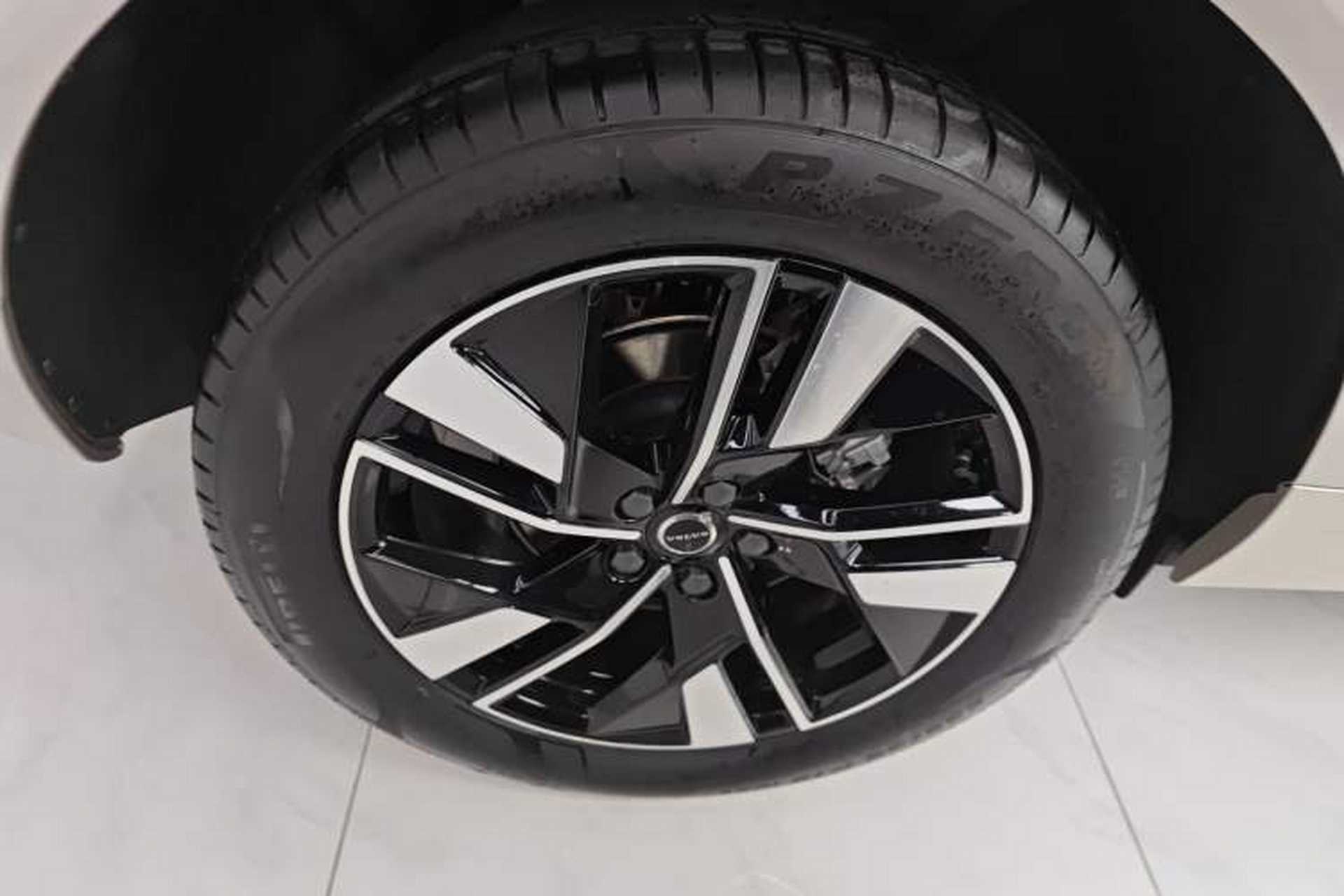 Used Volvo XC60 2026 B5 4x4 Smart Luxury Edition Exterior 5