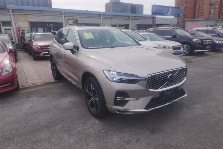 Used Volvo XC60 2026 B5 4x4 Smart Luxury Edition Front Right 45 Deg