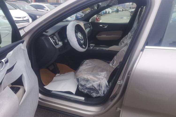 Used Volvo XC60 2026 B5 4x4 Smart Luxury Edition Left Front Seat