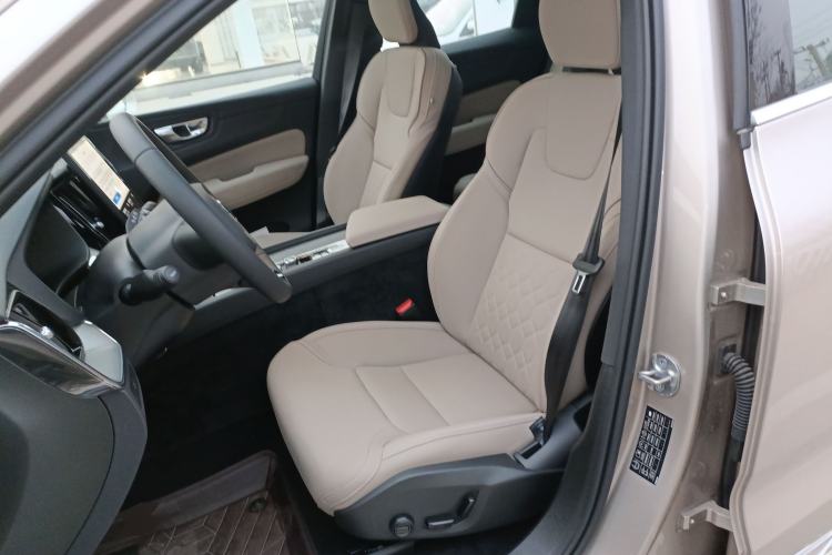 Used Volvo XC60 2026 B5 4x4 Smart Luxury Edition Left Front Seat