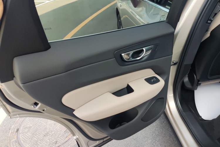 Used Volvo XC60 2026 B5 4x4 Smart Luxury Edition Left Rear Door Interior