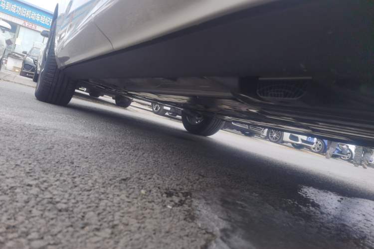Used Volvo XC60 2026 B5 4x4 Smart Luxury Edition Left Side Sill