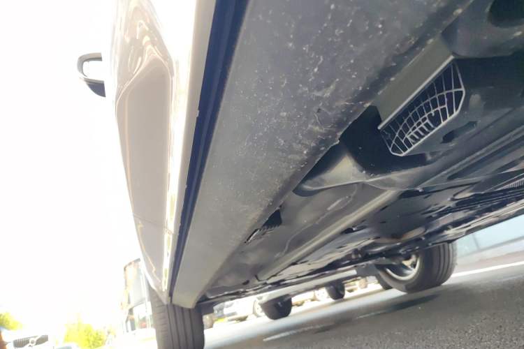 Used Volvo XC60 2026 B5 4x4 Smart Luxury Edition Left Side Sill