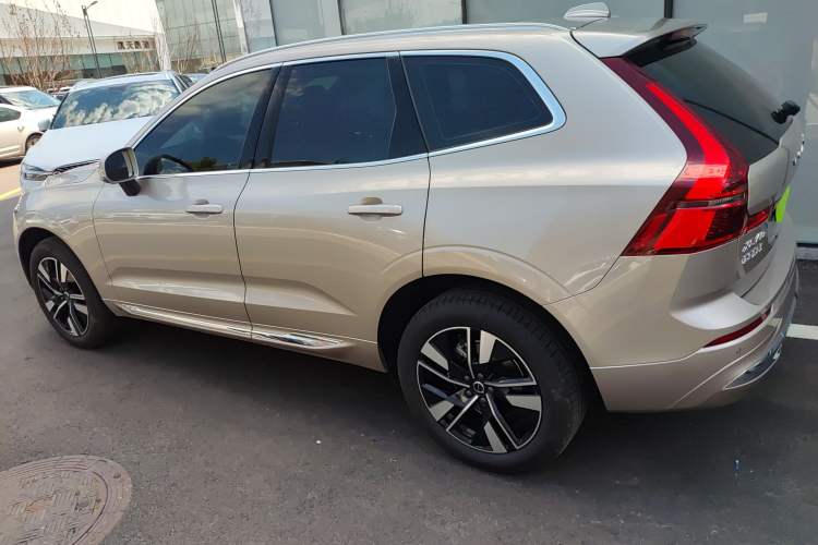 Used Volvo XC60 2026 B5 4x4 Smart Luxury Edition Left Side