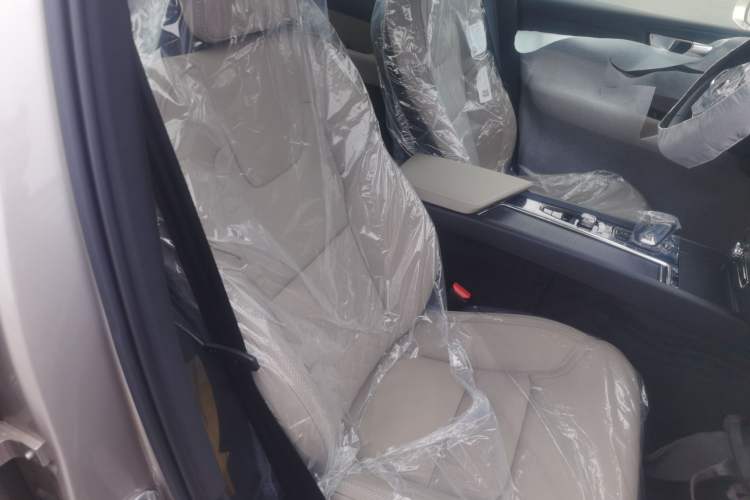 Used Volvo XC60 2026 B5 4x4 Smart Luxury Edition Right Front Seat