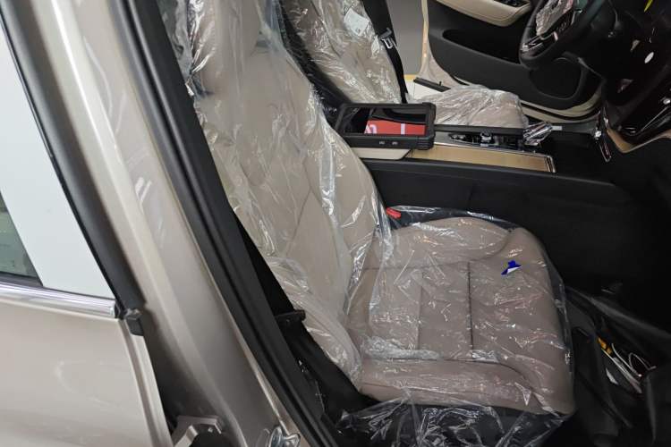 Used Volvo XC60 2026 B5 4x4 Smart Luxury Edition Right Front Seat