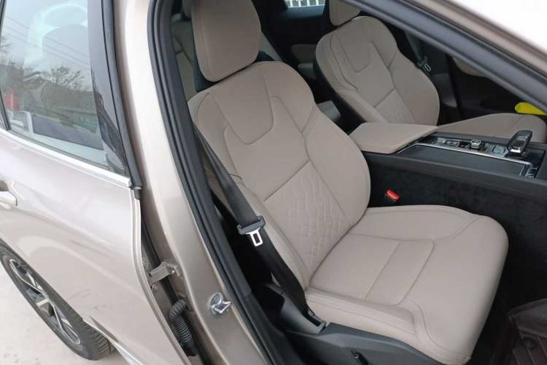 Used Volvo XC60 2026 B5 4x4 Smart Luxury Edition Right Front Seat