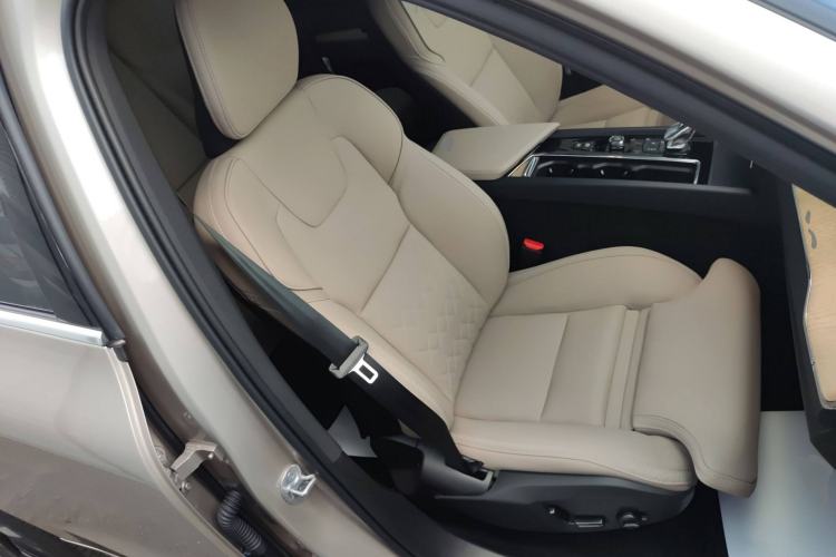 Used Volvo XC60 2026 B5 4x4 Smart Luxury Edition Right Front Seat