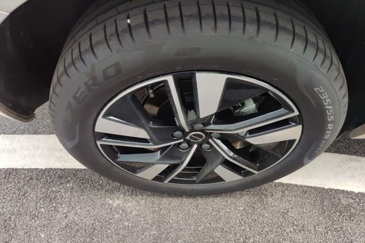 Used Volvo XC60 2026 B5 4x4 Smart Luxury Edition Right Rear Wheel Hub