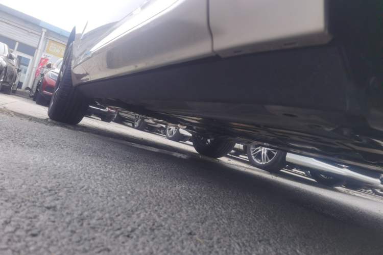 Used Volvo XC60 2026 B5 4x4 Smart Luxury Edition Right Side Sill