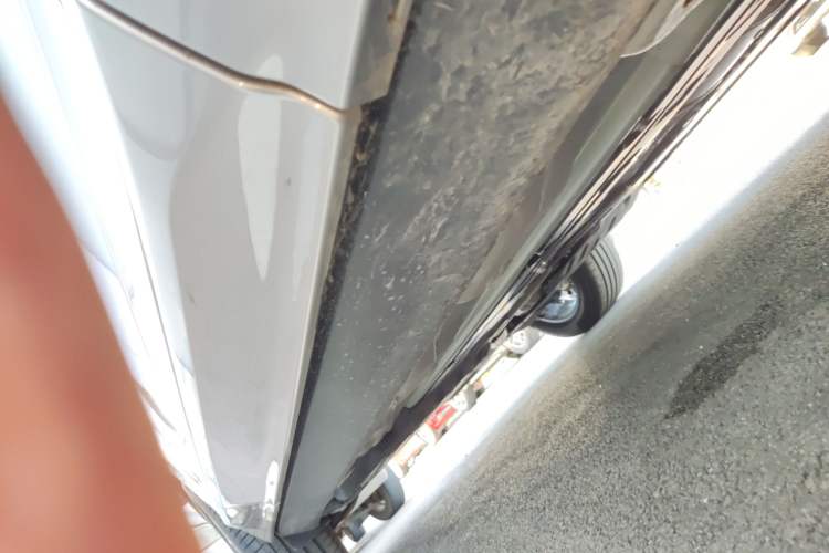 Used Volvo XC60 2026 B5 4x4 Smart Luxury Edition Right Side Sill