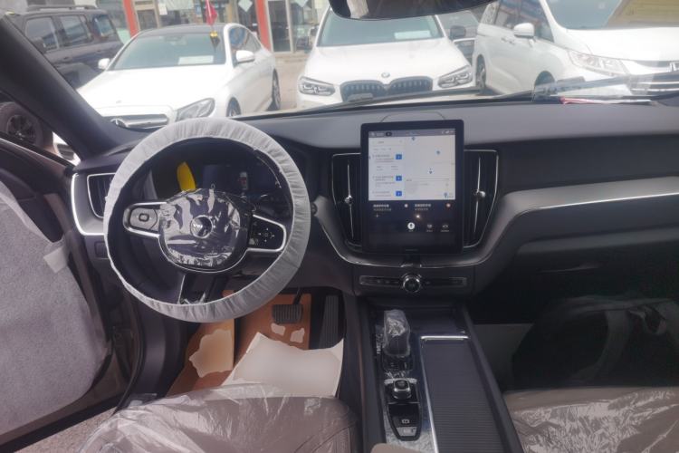 Used Volvo XC60 2026 B5 4x4 Smart Luxury Edition Steering Wheel