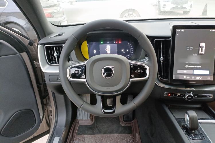 Used Volvo XC60 2026 B5 4x4 Smart Luxury Edition Steering Wheel