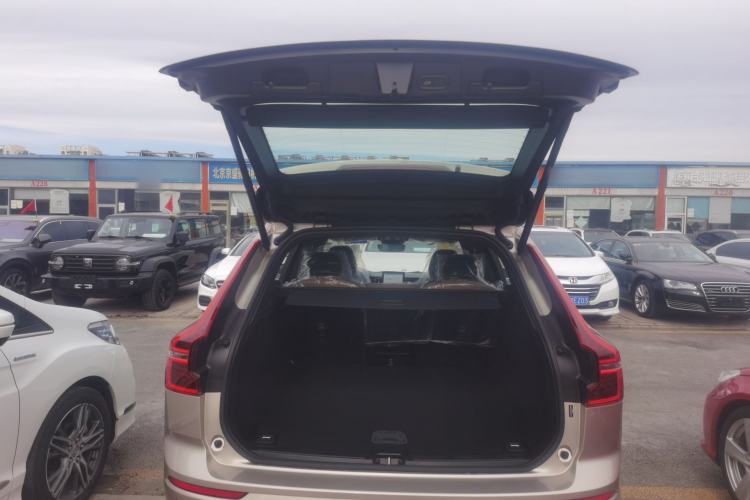Used Volvo XC60 2026 B5 4x4 Smart Luxury Edition Trunk