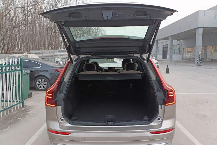Used Volvo XC60 2026 B5 4x4 Smart Luxury Edition Trunk