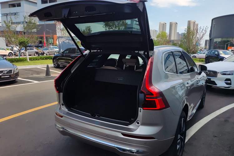 Used Volvo XC60 2026 B5 4x4 Smart Luxury Edition Trunk