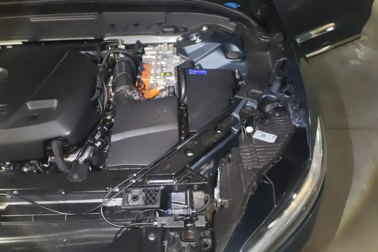 Used Volvo XC60 New Energy 2024 T8 Plug-in Hybrid Long-Range All-Wheel Drive Smart Luxury Edition Engine Bay Left