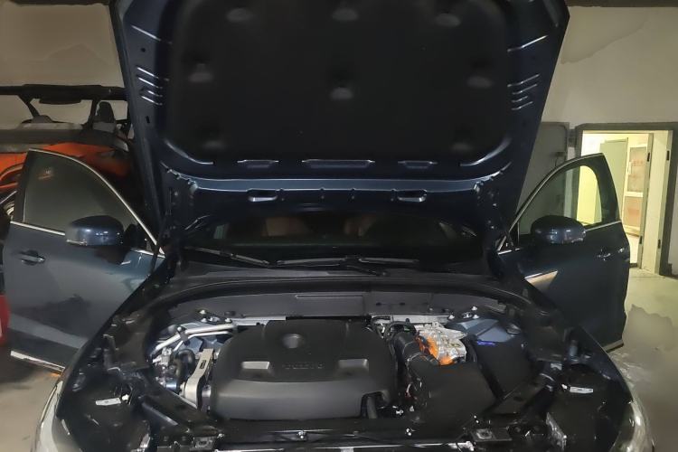 Used Volvo XC60 New Energy 2024 T8 Plug-in Hybrid Long-Range All-Wheel Drive Smart Luxury Edition Engine Bay