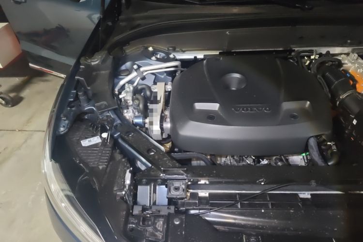 Used Volvo XC60 New Energy 2024 T8 Plug-in Hybrid Long-Range All-Wheel Drive Smart Luxury Edition Engine Bay Right