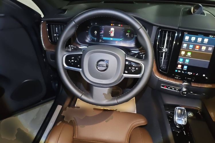 Used Volvo XC60 New Energy 2024 T8 Plug-in Hybrid Long-Range All-Wheel Drive Smart Luxury Edition Steering Wheel