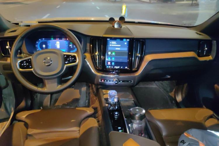 Used Volvo XC60 New Energy 2023 T8 Plug-in Hybrid Long-Range All-Wheel Drive Smart & Luxurious Enjoyment Edition Center Console