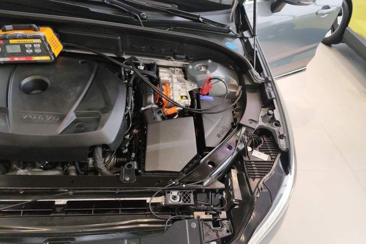 Used Volvo XC60 New Energy 2024 T8 Plug-in Hybrid Long-Range All-Wheel Drive Smart Luxury Edition Engine Bay Left