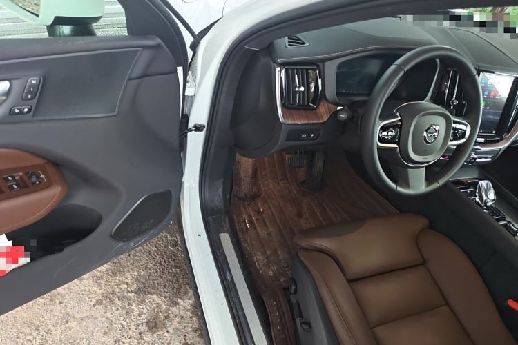 Used Volvo XC60 New Energy 2025 Plug-in Hybrid Long-Range All-Wheel Drive Smart & Luxurious Edition Driver Seat