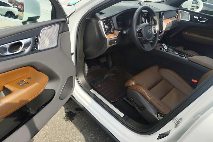 Used Volvo XC60 New Energy 2024 T8 Plug-in Hybrid Long-Range All-Wheel Drive Smart Luxury Edition Driver Seat