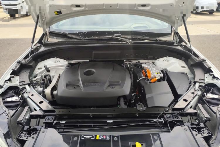 Used Volvo XC60 New Energy 2024 T8 Plug-in Hybrid Long-Range All-Wheel Drive Smart Luxury Edition Engine Bay