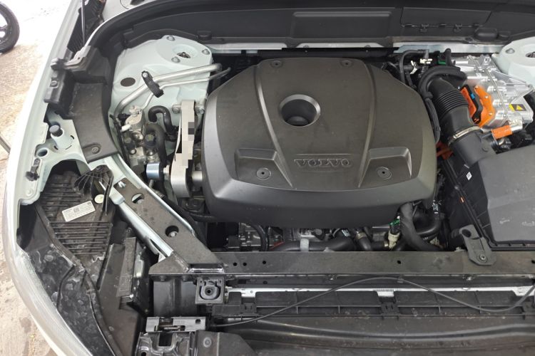 Used Volvo XC60 New Energy 2025 Plug-in Hybrid Long-Range All-Wheel Drive Smart & Luxurious Edition Engine Bay Right