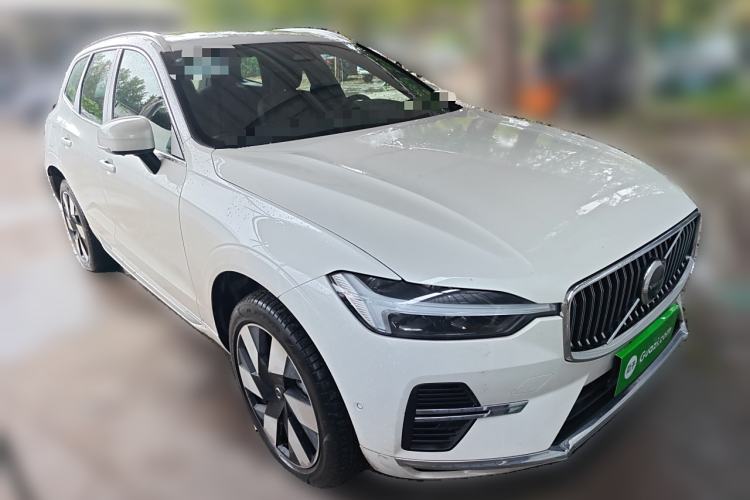 Used Volvo XC60 New Energy 2025 Plug-in Hybrid Long-Range All-Wheel Drive Smart & Luxurious Edition Front Right 45 Deg