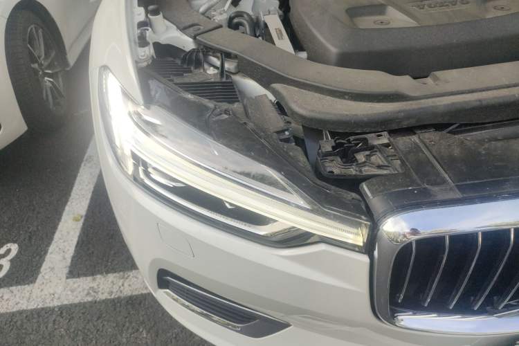 Used Volvo XC60 New Energy 2020 T8 eDrive Hybrid Luxury Edition Right Front Headlight