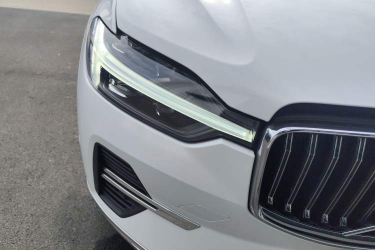 Used Volvo XC60 New Energy 2024 T8 Plug-in Hybrid Long-Range All-Wheel Drive Smart Luxury Edition Right Front Headlight