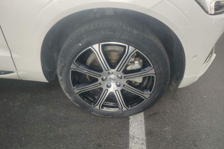 Used Volvo XC60 New Energy 2020 T8 eDrive Hybrid Luxury Edition Right Front Wheel Hub
