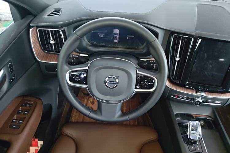 Used Volvo XC60 New Energy 2025 Plug-in Hybrid Long-Range All-Wheel Drive Smart & Luxurious Edition Steering Wheel