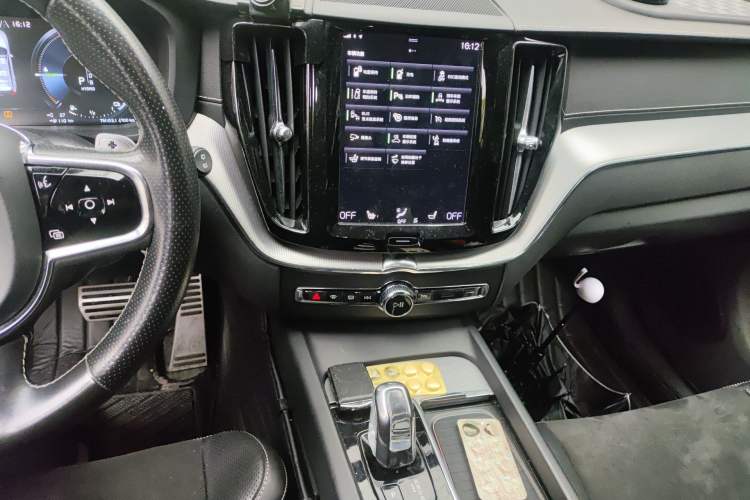 Used Volvo XC60 New Energy 2019 T8 E-Drive Hybrid Intelligent Luxury Sport Edition China V Standard Audio And AC Panel